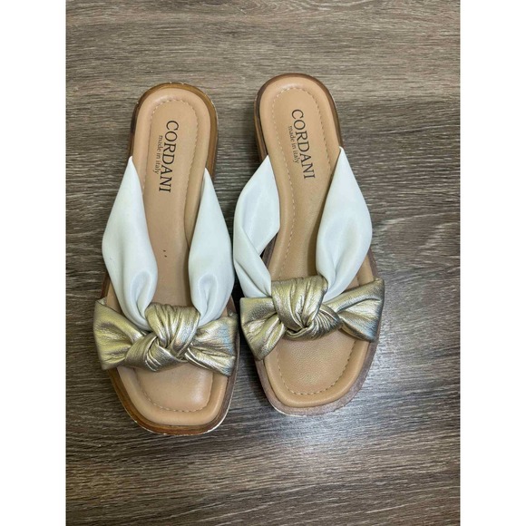 Cordani Italy Leather Knot Slide Sandals Women's White Gold Metallic Size 38 - Picture 1 of 11